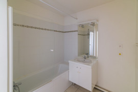 
                                                                                        Vente
                                                                                         3 pièces