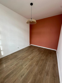 
                                                                                        Location
                                                                                         3 PIECES - AVENUE CHARLES DE GAULLE