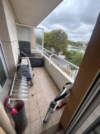 Location
                                                                                3 pièces balcon