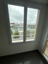 
                                                                                        Location
                                                                                         3 pièces balcon