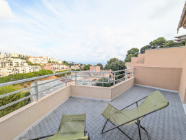 Vente
3 pièces dernier étage Nice ouest avec terrasse et piscine VUE MER