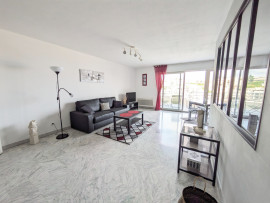 Vente
3 pièces dernier étage Nice ouest avec terrasse et piscine VUE MER