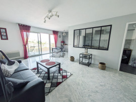 Vente
3 pièces dernier étage Nice ouest avec terrasse et piscine VUE MER