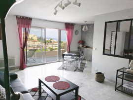 Vente
3 pièces dernier étage Nice ouest avec terrasse et piscine VUE MER