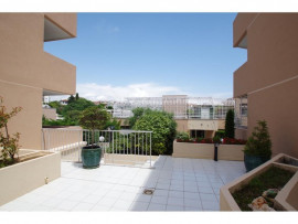 Vente
3 pièces dernier étage Nice ouest avec terrasse et piscine VUE MER