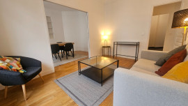 
                                                                                        Vente
                                                                                         3 PIECES SUR RUE