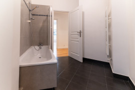 
                                                                                        Vente
                                                                                         3 PIECES SUR RUE