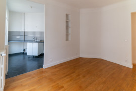 
                                                                                        Vente
                                                                                         3 PIECES SUR RUE