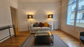 
                                                                                        Vente
                                                                                         3 PIECES SUR RUE