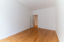 
                                                                                        Vente
                                                                                         3 PIECES SUR RUE