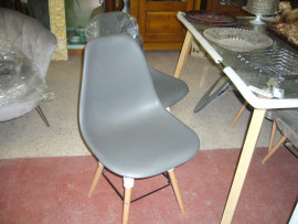 
                                                                                        Meuble
                                                                                         4 chaises neuves, promotion