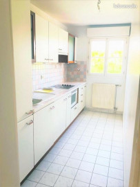 
                                                                                        Location
                                                                                         4 pièces de 75m² non meublé avec balcon de 6 m