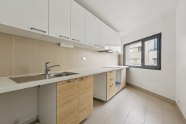 
                                                                                        Vente
                                                                                         4 PIECES PARFAIT ETAT