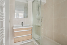 
                                                                                        Vente
                                                                                         4 PIECES PARFAIT ETAT