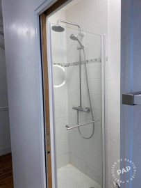 
                                                                                        Location
                                                                                         A 2 pas des commerces et du métro Pont de Neuilly