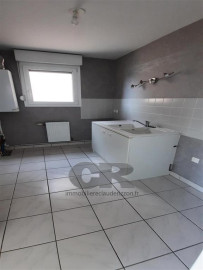
                                                                                        Location
                                                                                         A LOUER 3 PIECES HOPITAL CENTRAL