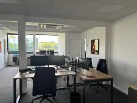 
                                                                                        Location
                                                                                         À louer – Bureaux de 1 711 m² à Mont-Saint-Aignan – Seine-Maritime (76)