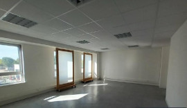 
                                                                                        Location
                                                                                         À louer – Entrepôt de 1 053 m² à Avignon – Vaucluse (84)