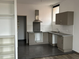 
                                                                                        Location
                                                                                         A louer jolie T3 très éclairé