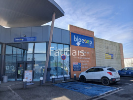 
                                                                                        Location
                                                                                         À LOUER   LOCAL COMMERCIAL DE 670 m2   SAINT-AMAND VILLAGES 