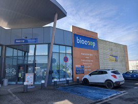 
                                                                                        Location
                                                                                         À LOUER   LOCAL COMMERCIAL DE 670 m2   SAINT-AMAND VILLAGES 