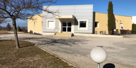 
                                                                                        Location
                                                                                         À louer - local d'activité de 420 m² à Valréas