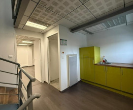 
                                                                                        Location
                                                                                         À louer – Local d'activités de 250 m² à Bédarrides – Vaucluse (84)