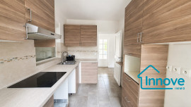 
                                                                                        Location
                                                                                         À louer - Maison T5 de 95m² avec jardin - La Celle St Cloud