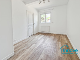 
                                                                                        Location
                                                                                         À louer - Maison T5 de 95m² avec jardin - La Celle St Cloud