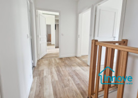 
                                                                                        Location
                                                                                         À louer - Maison T5 de 95m² avec jardin - La Celle St Cloud
