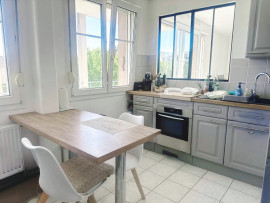 Vente
À Rixheim, lumineux 4 pièces rénové avec terrasse, garage et calme garanti