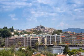 
                                                                                        Vente
                                                                                         À vendre – 4 pièces lumineux avec balcons et cave – Cagnes-sur-Mer