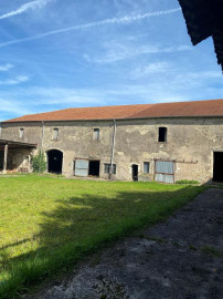 
                                                                                        Vente
                                                                                         À vendre - Ancien corps de ferme du XVIIIe siècle de 4 500 m² à reconvertir en hébergement touristique à Vittel - Vosges (88)