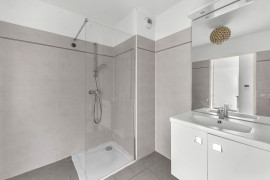 Vente
À vendre – Antibes – 2 pièces lumineux avec terrasse, garage, au calme absolu – Idéal investisseur ou premier achat