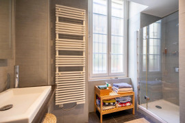 
                                                                                        Vente
                                                                                         À VENDRE - APPARTEMENT 6P 167M² - NICE CARABACEL