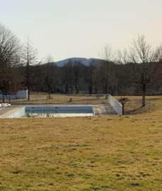 
                                                                                        Vente
                                                                                         À vendre - Centre de vacances et d'accueil de 51 hectares à Sainte-Marie-Lapanouze – Corrèze (19)