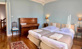
                                                                                        Vente
                                                                                         À vendre - Gîte de 8 chambres avec piscine extérieure à Uzerche - Corrèze (19)