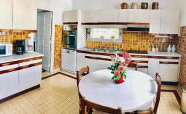 
                                                                                        Vente
                                                                                         À vendre - Gîte de 8 chambres avec piscine extérieure à Uzerche - Corrèze (19)