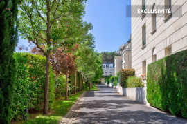 
                                                                                        Vente
                                                                                         À Vendre - Grand 4 Pièces Traversant avec Bal
