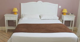
                                                                                        Vente
                                                                                         À vendre – Hôtel 2 étoiles de 31 chambres à Gisors – Eure (27)