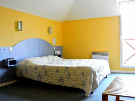 
                                                                                        Vente
                                                                                         À vendre - Hôtel-restaurant 2 étoiles de 35 chambres à Vouziers - Ardennes (08)