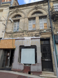 Vente
                                                                                À VENDRE – IMMEUBLE À RÉNOVER - Hyper centre