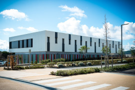 
                                                                                        Location
                                                                                         À vendre/louer - Bureaux et ateliers d'une superficie totale de 3 000 m² dans le Gard