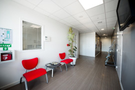 
                                                                                        Location
                                                                                         À vendre/louer - Bureaux et ateliers d'une superficie totale de 3 000 m² dans le Gard