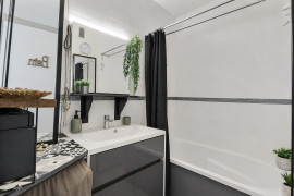 
                                                                                        Vente
                                                                                         À VENDRE – T3 de 69 m² avec balcon à Pessac
