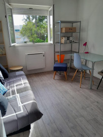 
                                                                                        Location
                                                                                         Agréable studio meublé et équipé, lumineux