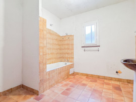 
                                                                                        Vente
                                                                                         Aiguines, maison mitoyenne avec jardin