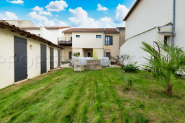 Vente
ALBI CENTRE MAISON DE VILLE 230 M² JARDIN 1000 M²