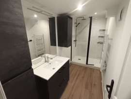 
                                                                                        Location
                                                                                         Amiénoise 2 chambres, cour et cave