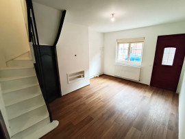 
                                                                                        Location
                                                                                         Amiénoise 2 chambres, cour et cave